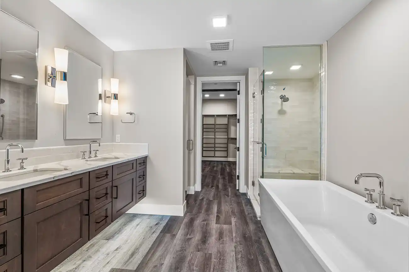 Seasons at Sandpoint Building 8 shower